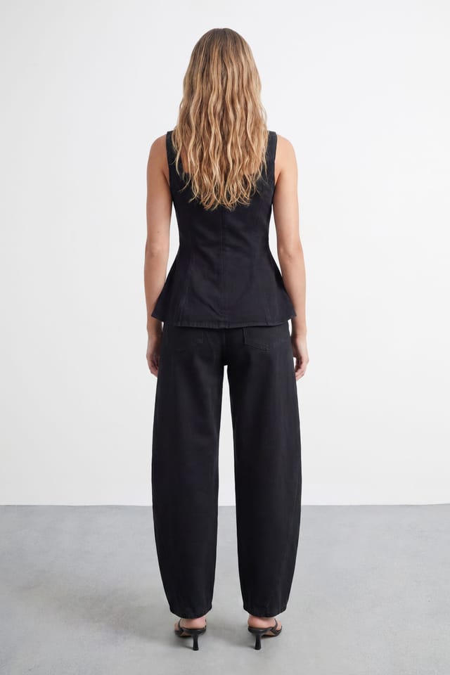 Warehouse Warehouse Women's Mid Rise Seam Detail Barrel Leg Jean in Washed Black - 2