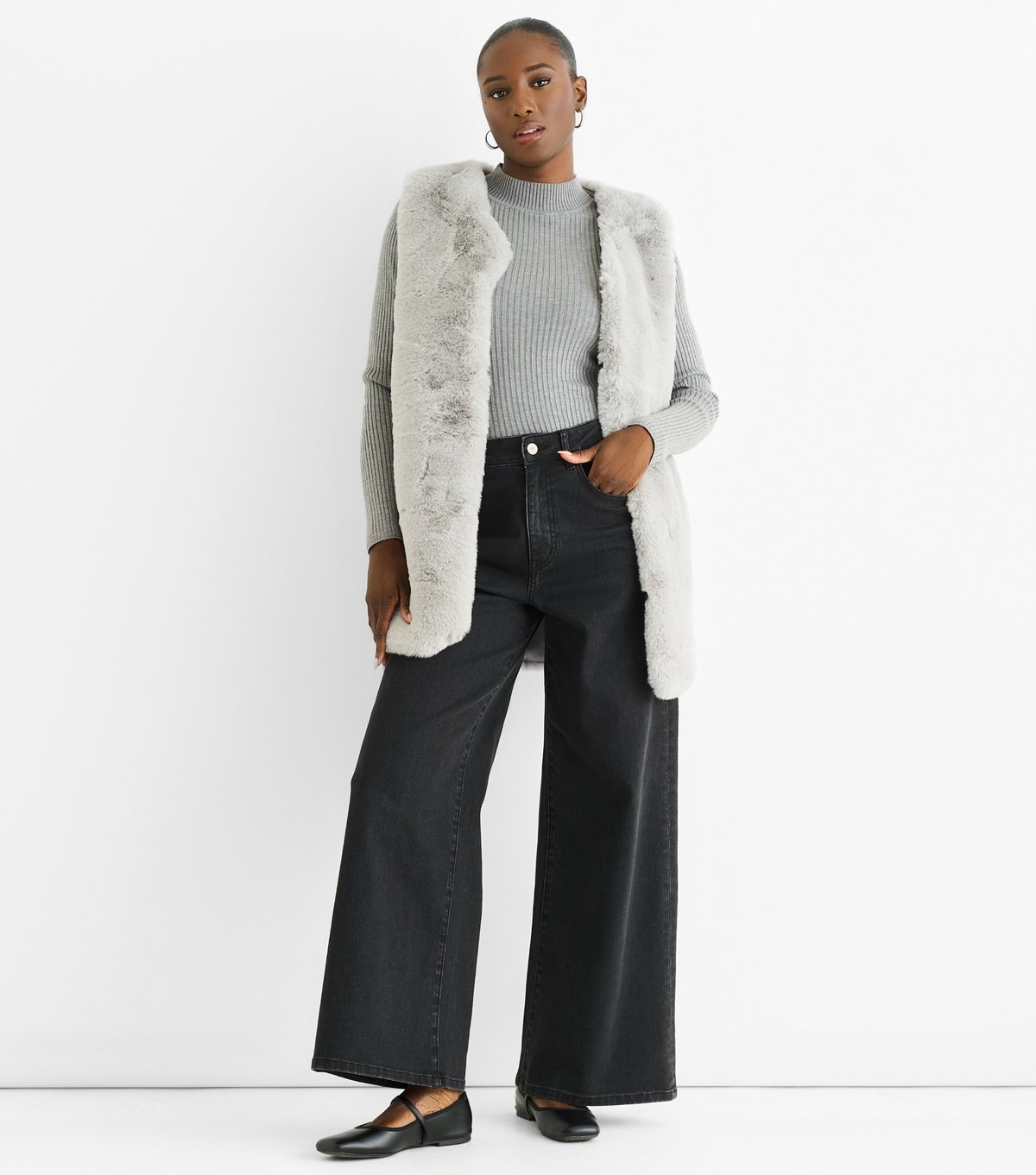 Gini London Women's Grey Faux Fur Gilet Gini London New Look - 2