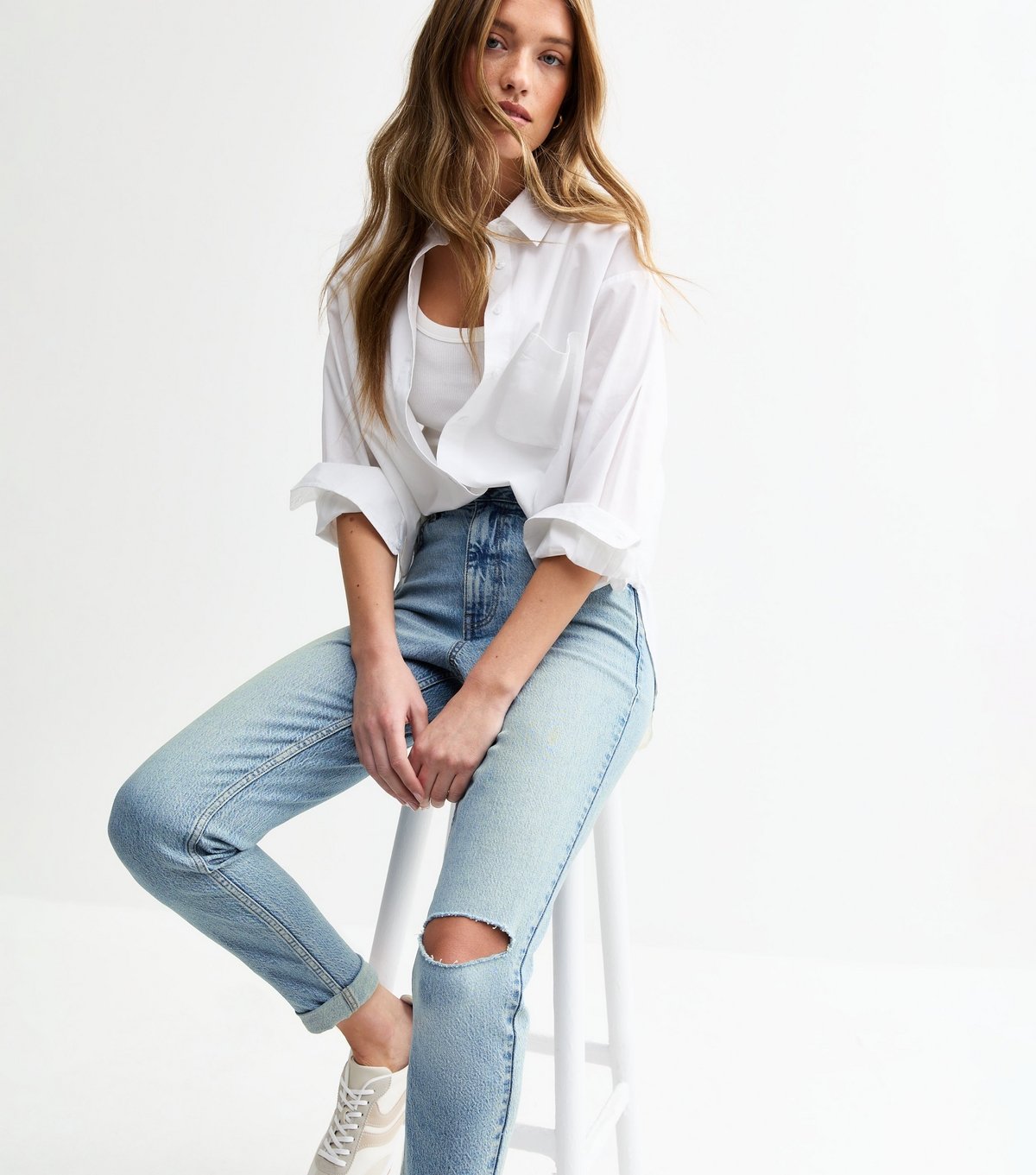 New Look Women's Blue Tori Ripped Knee Tapered Leg Mom Jeans New Look - 4