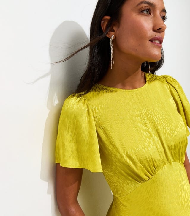 New Look Women's Maternity Light Green Feather Jaquard Satin Midi Dress New Look - 3