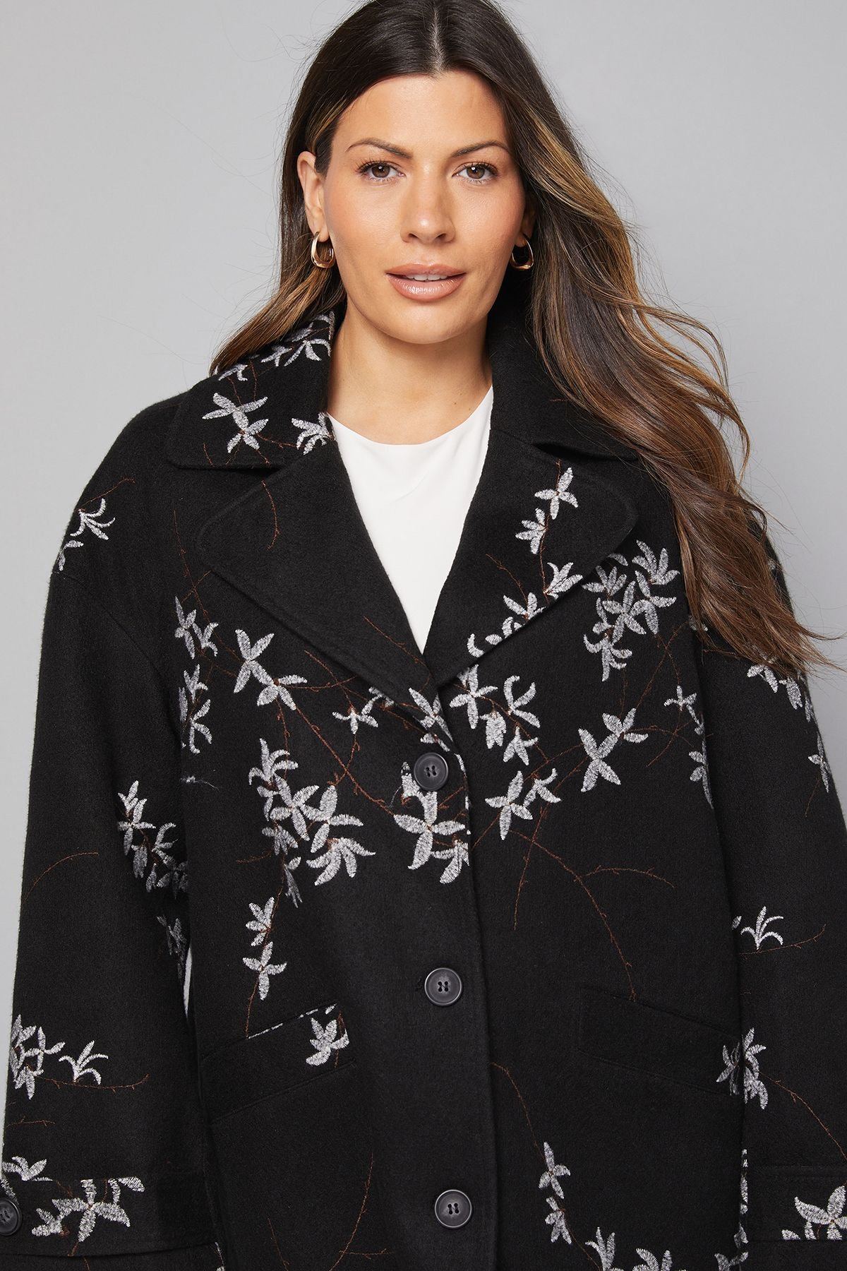 Wallis Wallis Women's Floral Three Button Collared Coat in Black - 3