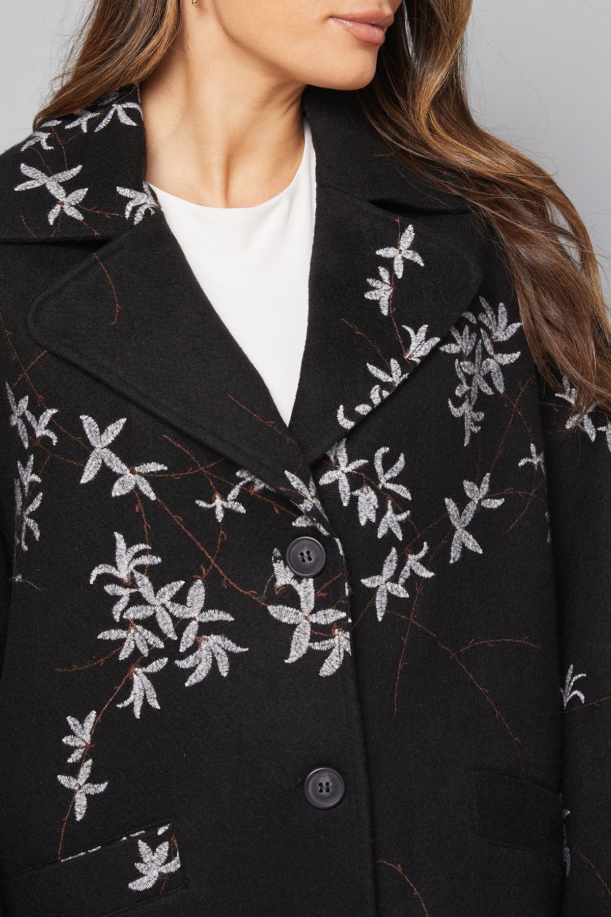 Wallis Wallis Women's Floral Three Button Collared Coat in Black - 4