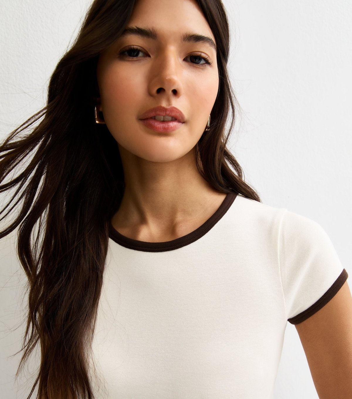 New Look Women's Off White Contrast Trim Baby Tee T-Shirt New Look - 2