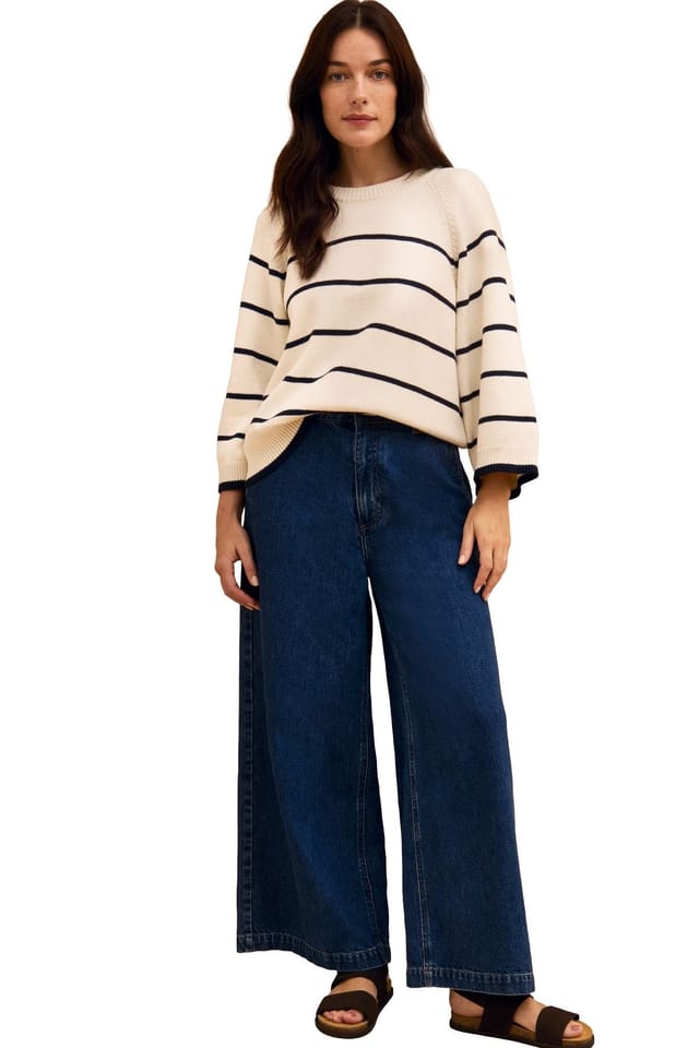 Celtic & Co Celtic & Co Women's Raglan Crop Sleeve Crew Sweater in Cream - 3