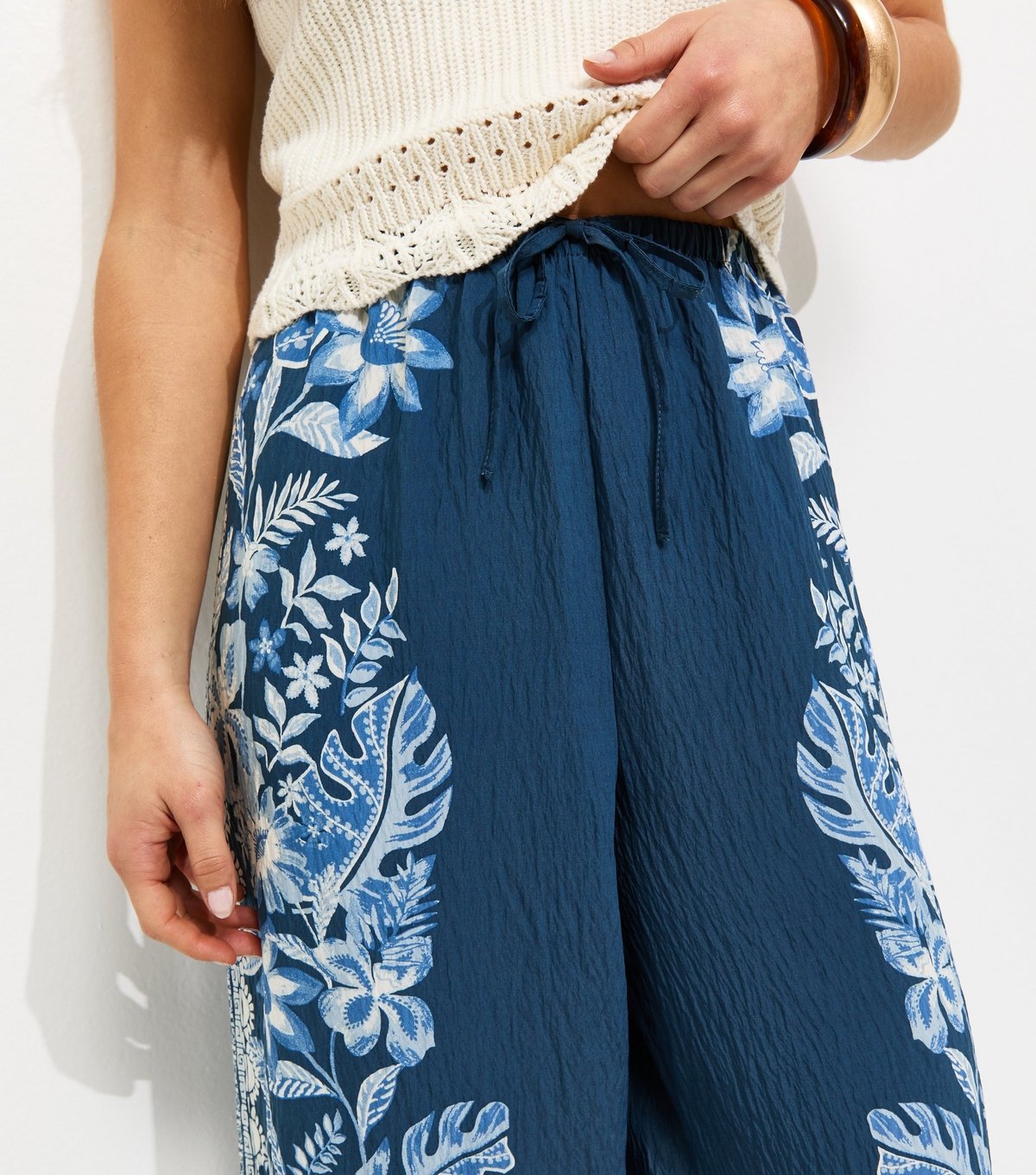 New Look Women's Petite Blue Botanic Print Wide Leg Trousers New Look - 2