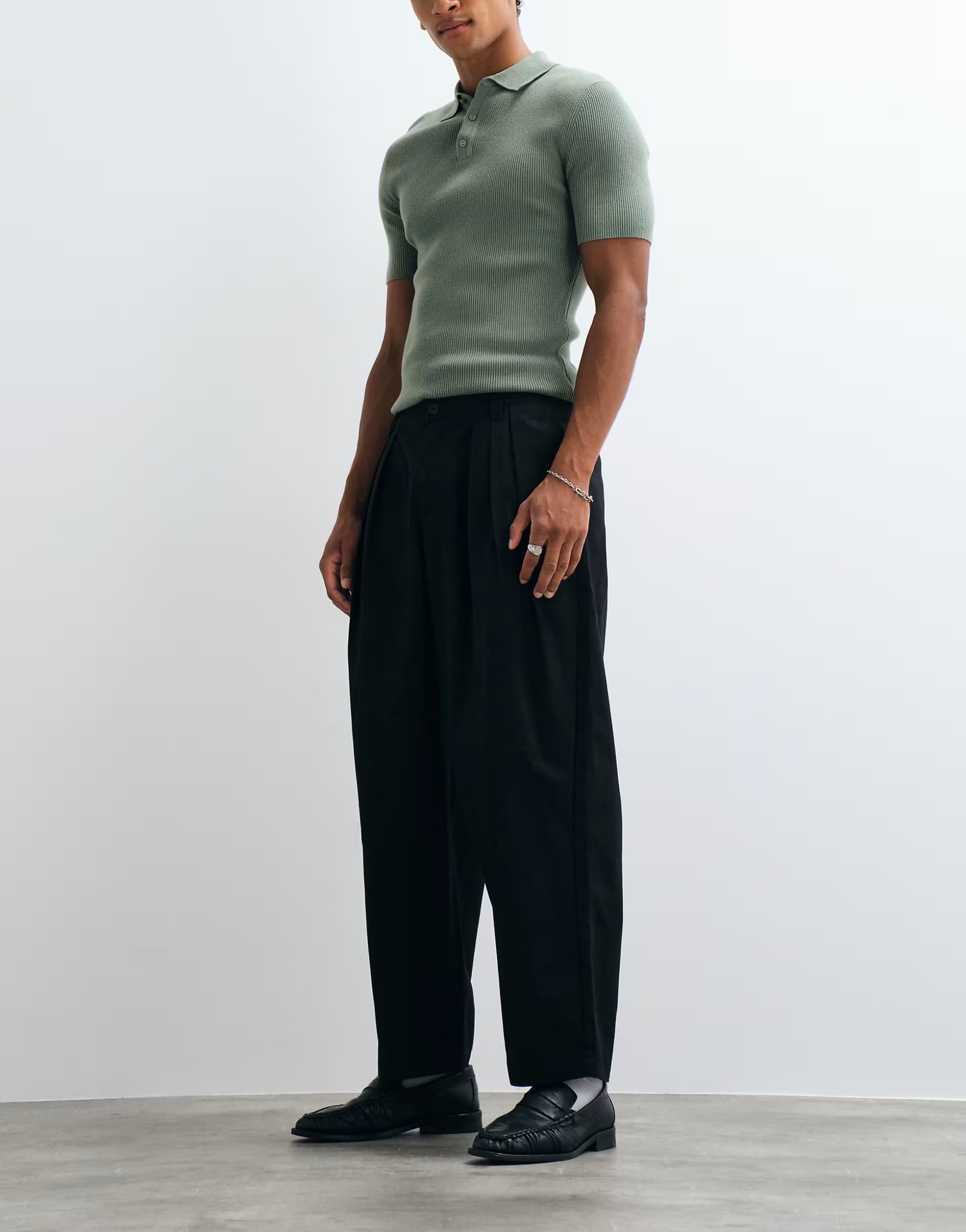ASOS ASOS DESIGN oversized tapered trouser in black with triple pleat