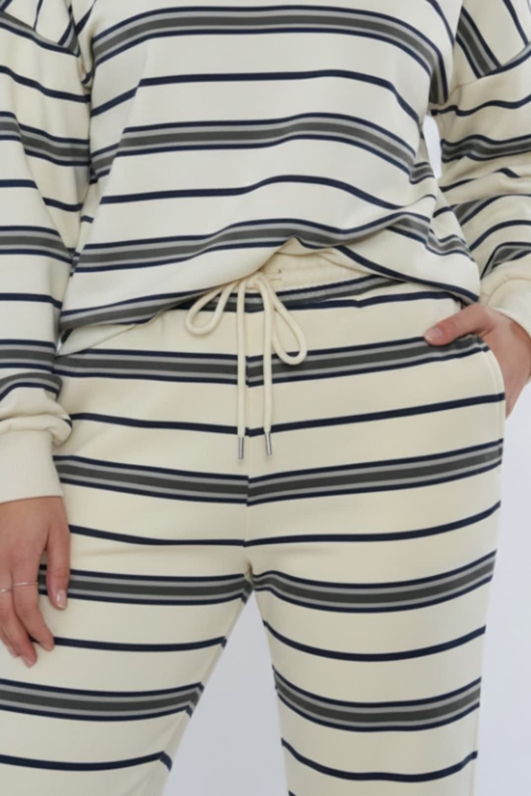 STYLEWISE STYLEWISE Women's Soho NY Embroidered Rugby Collar Sweatshirt & Trouser Set in Cream - 4