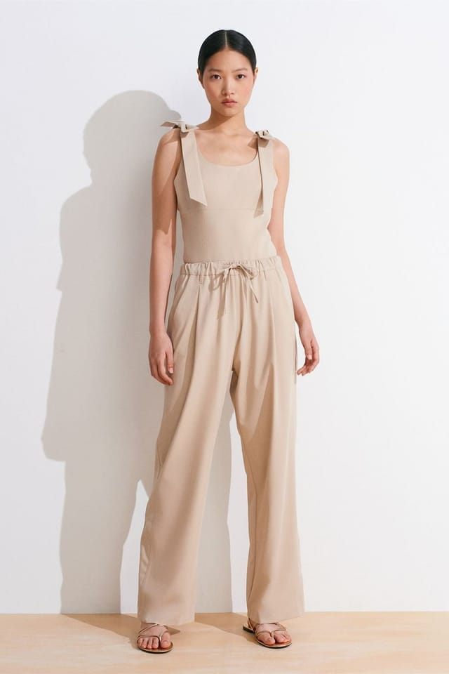 Dilvin Dilvin Women's Wide-Leg Crepe Trousers in Beige - 3
