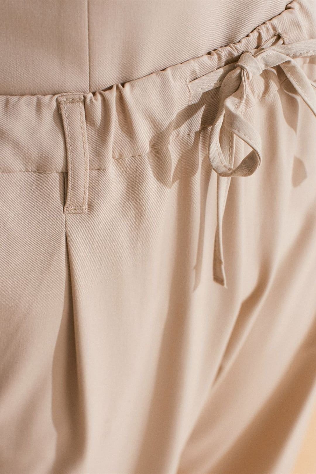 Dilvin Dilvin Women's Wide-Leg Crepe Trousers in Beige - 4