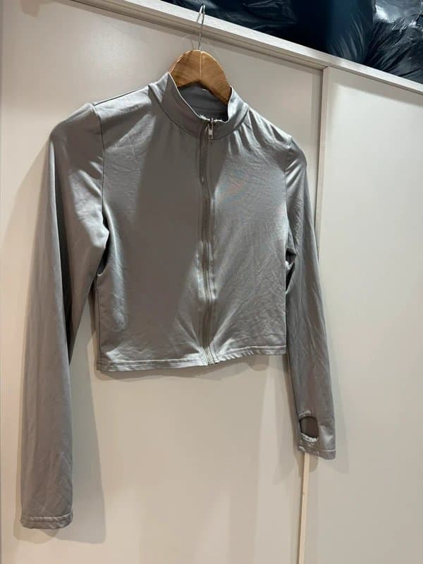 Bershka Bershka zip up top with thumb holes