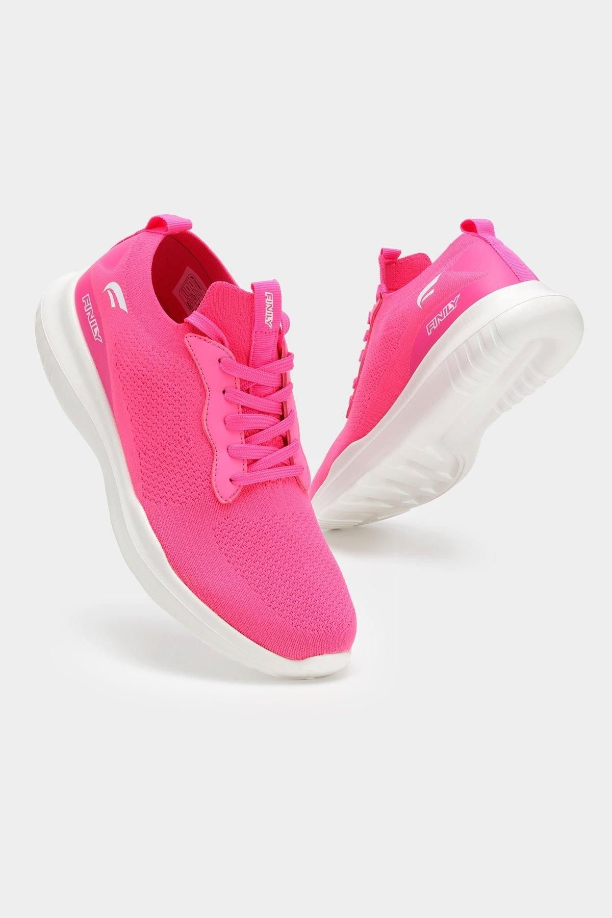 Finily Finily Women's Arianna Lightweight Trainer in Fuchsia - 2