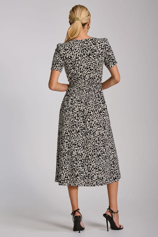 Jolie Moi Jolie Moi Women's Short Sleeve Printed Jersey Midi Dress in White - 2