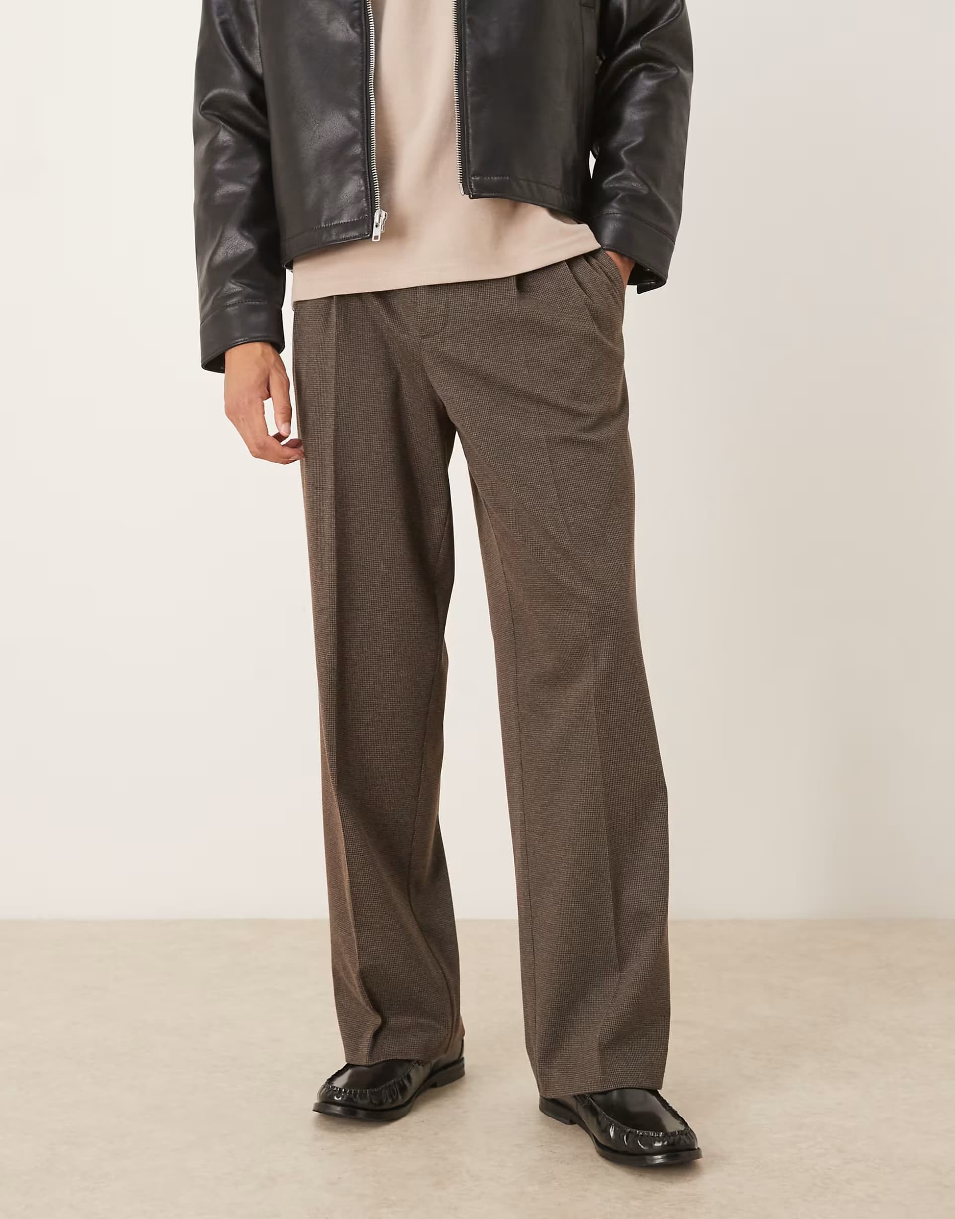 ASOS ASOS DESIGN smart pleated wide leg trousers in brown puppytooth