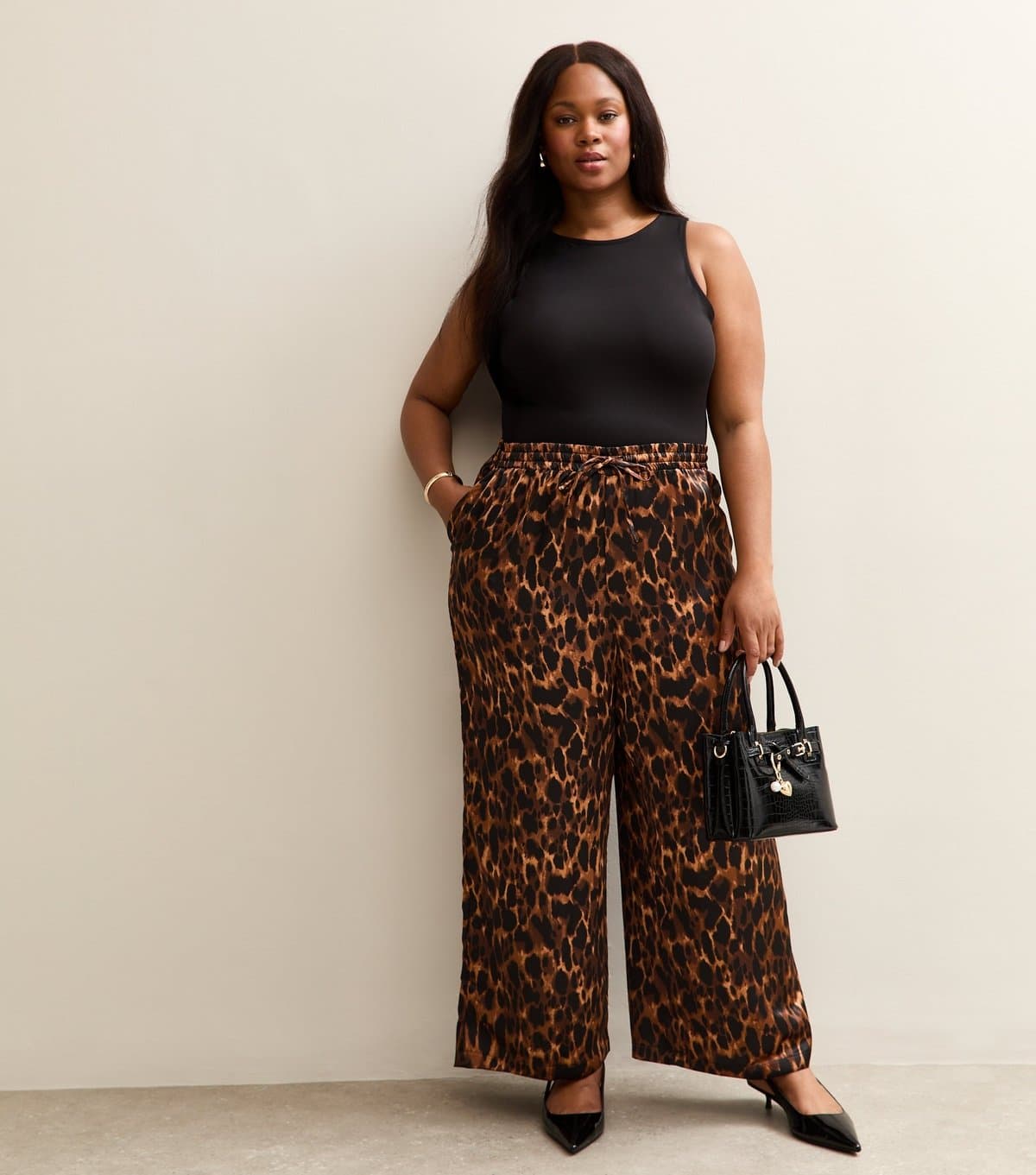 New Look Women's Plus Size Brown Leopard Print Satin Wide Leg Trousers Curves New Look