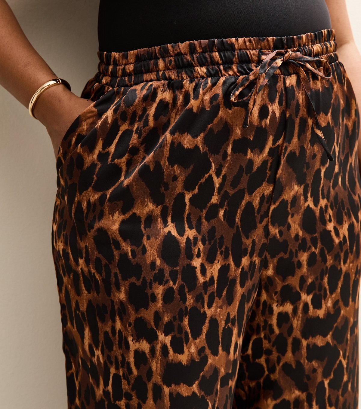 New Look Women's Plus Size Brown Leopard Print Satin Wide Leg Trousers Curves New Look - 2