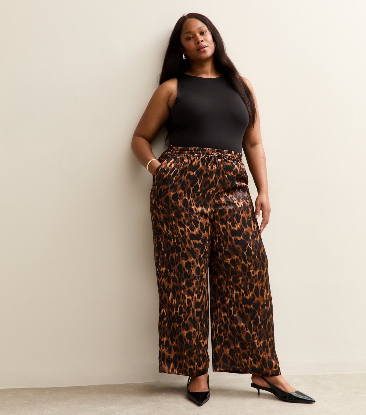 New Look Women's Plus Size Brown Leopard Print Satin Wide Leg Trousers Curves New Look - 3