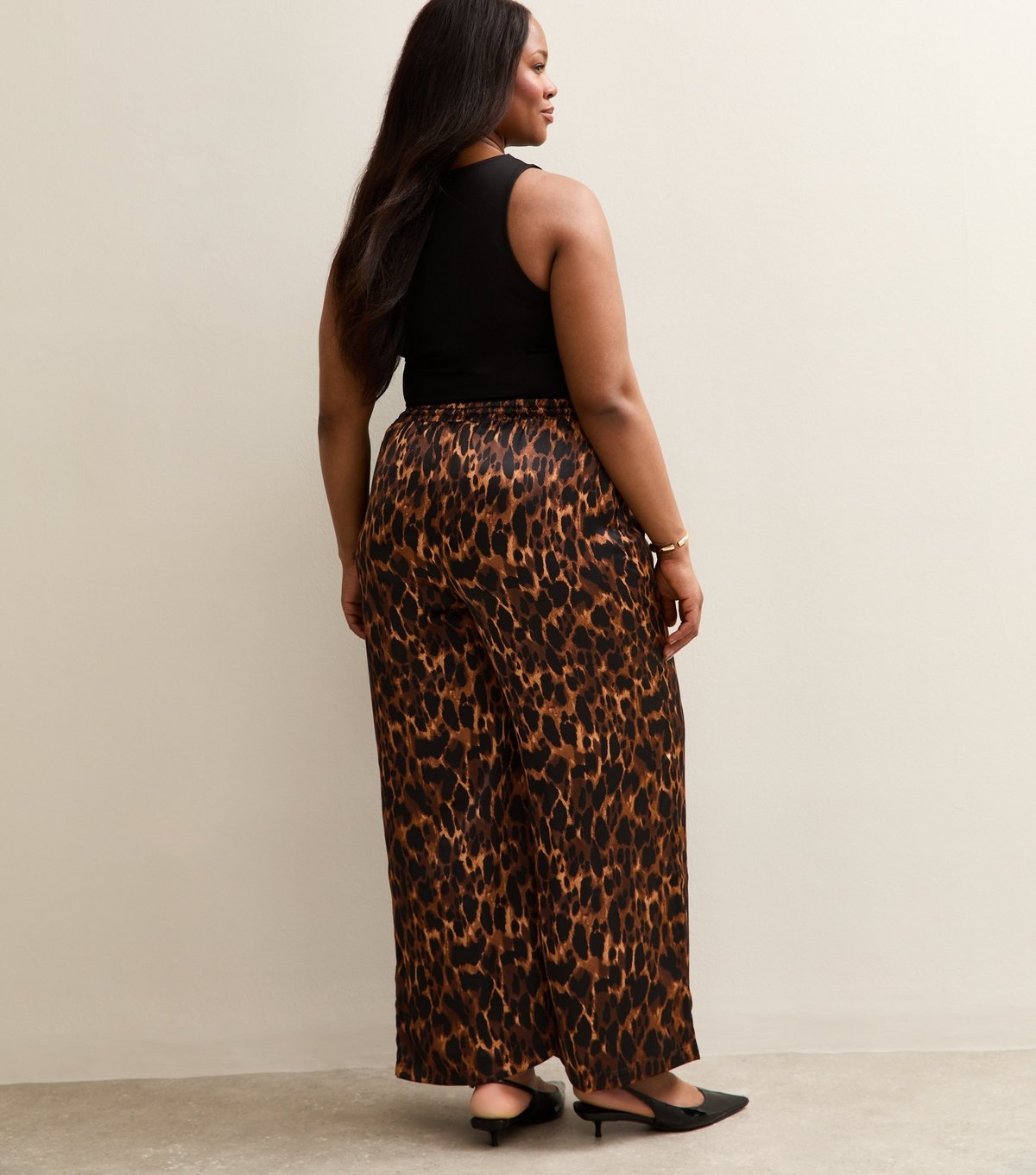 New Look Women's Plus Size Brown Leopard Print Satin Wide Leg Trousers Curves New Look - 4