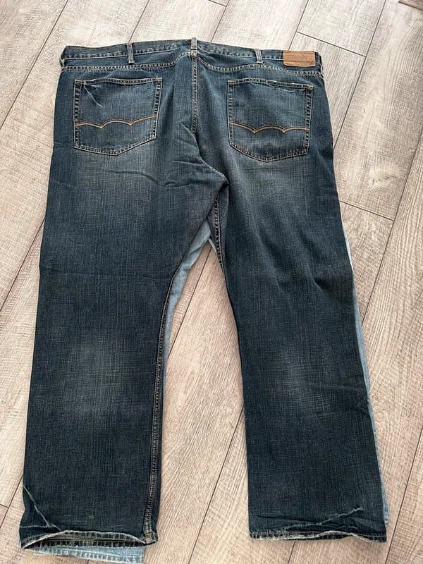 American Eagle Men’s American Eagle Relaxed Jeans. 48W/32R