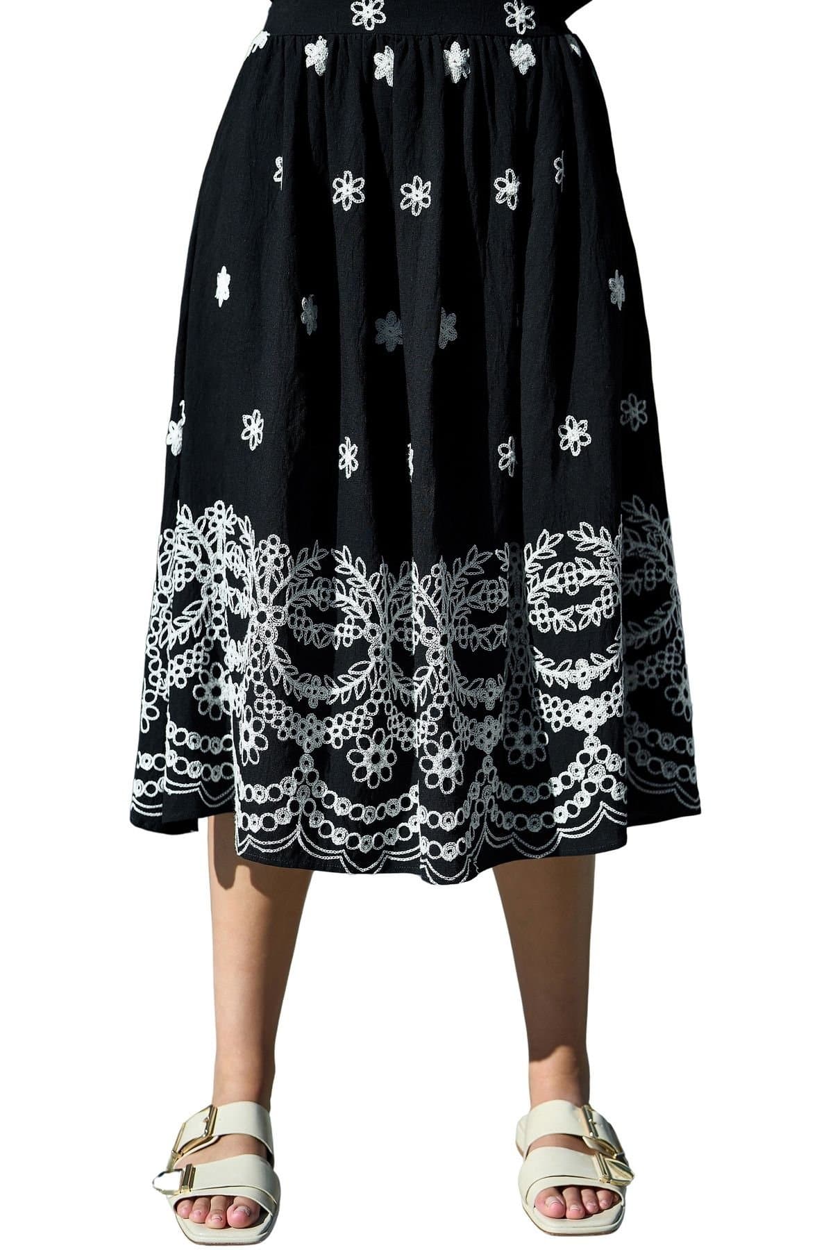 Yumi Yumi Women's Black Embroidered Midi Skirt