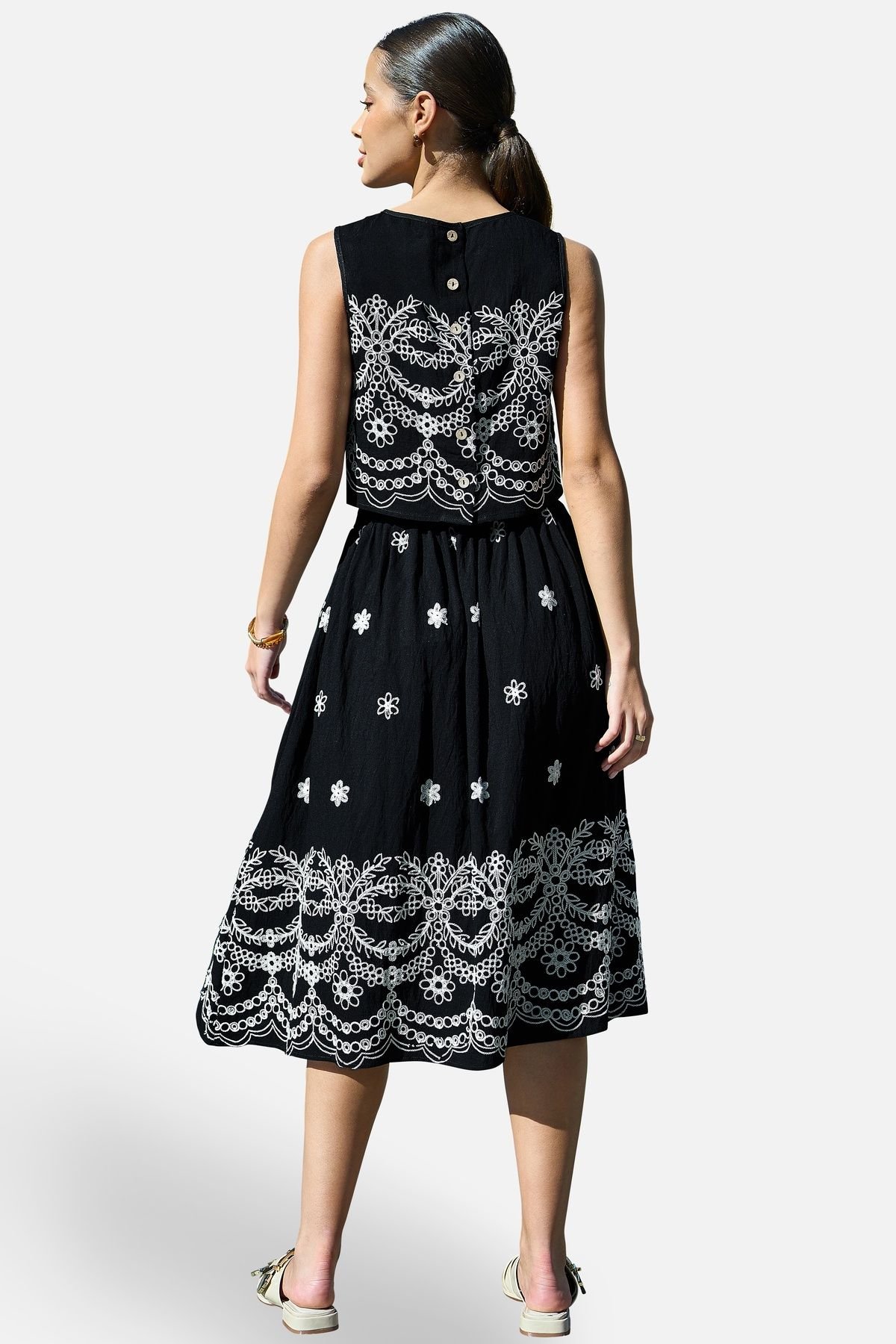 Yumi Yumi Women's Black Embroidered Midi Skirt - 3