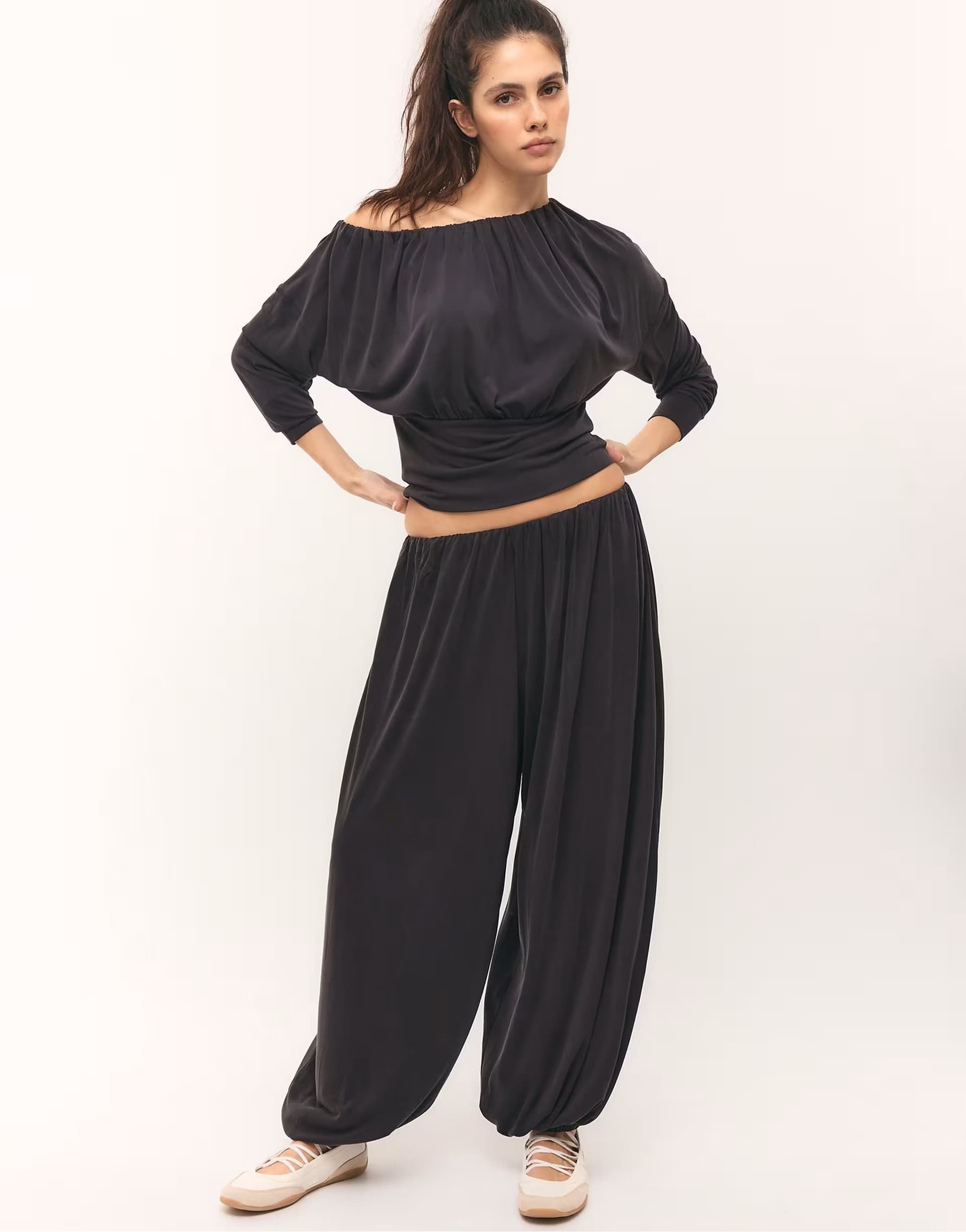 ASOS Stradivarius Soft-touch flowing balloon trousers in dark grey