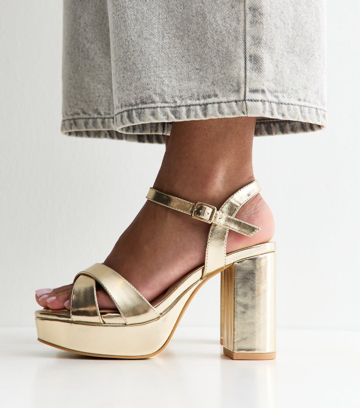New Look Women's Extra Wide Fit Gold Cross Over Strap Platform Sandals Vegan New Look