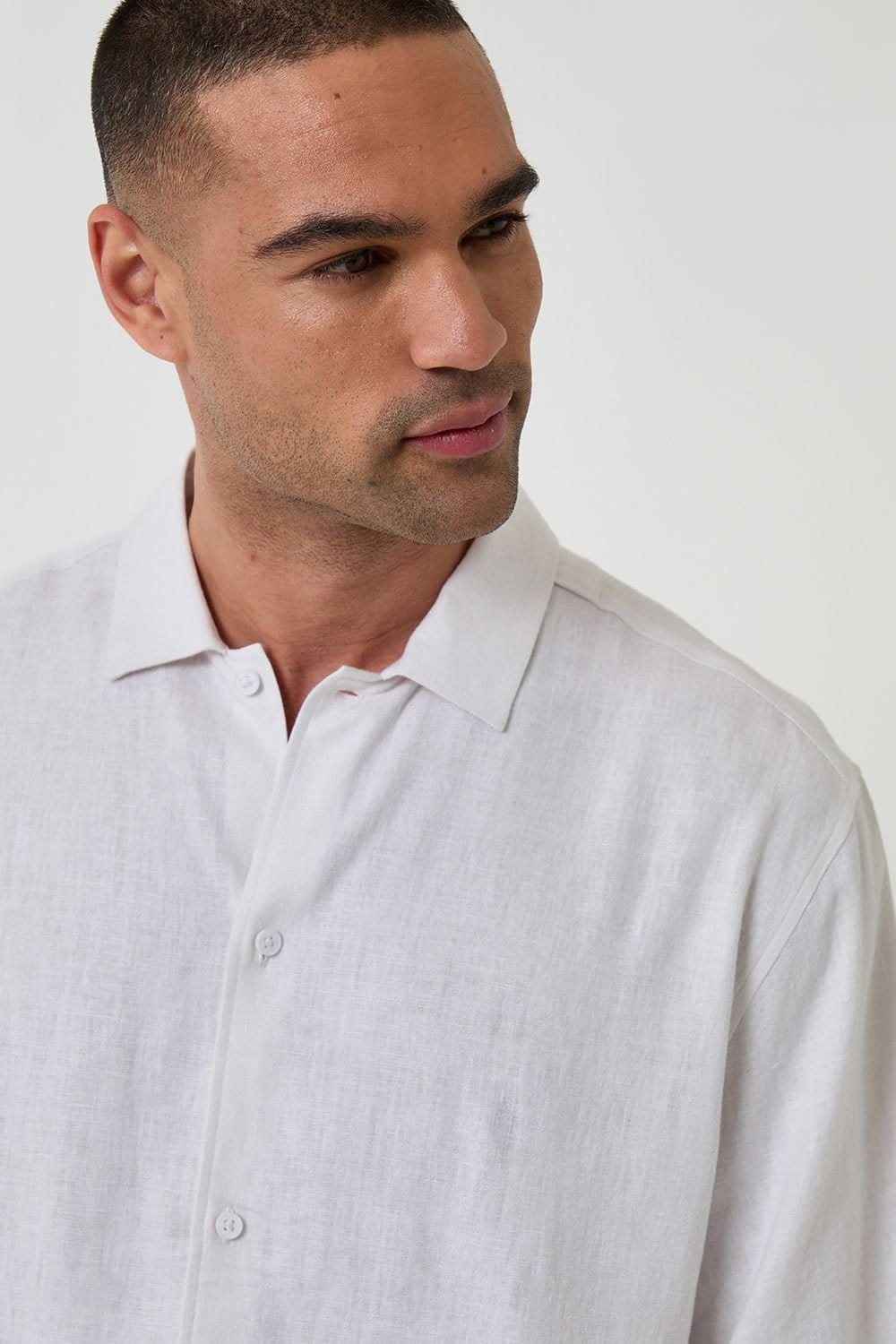 Threadbare Threadbare Men's Boxy Fit Linen Blend Short Sleeve Shirt in White - 4