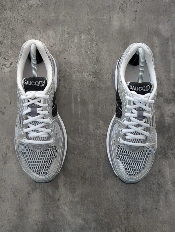 Saucony Saucony Progrid Triumph 4 Womens Trainers Grey/Silver 6.5UK | 606