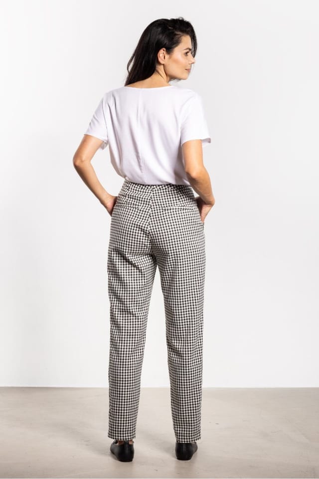 Love Lace Love Lace Women's Elegant Checkered Cigarette Trousers with Pockets in White - 3