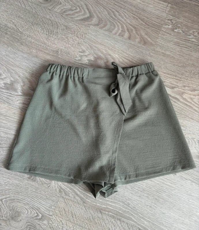 Shein Khaki Wrap Skort Shorts UK 10-12 High Waisted Elastic Waist Tie Front Textured Summer Skort