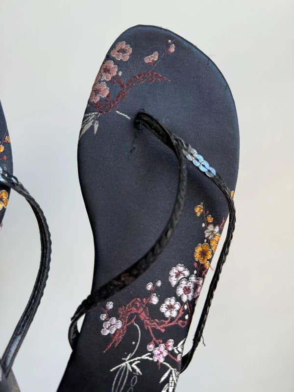 New Look Y2K New Look Satin Asian Mandarin Style Sequins Embroidered Black Flip Flops | 4/4.5