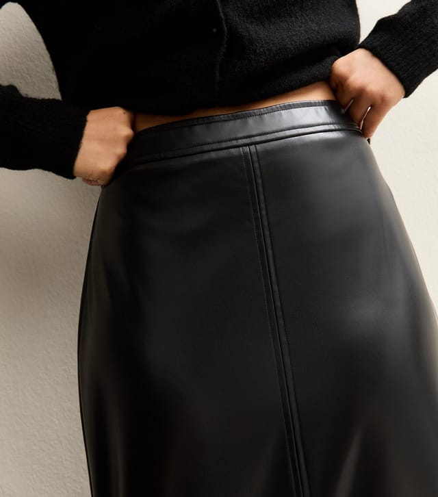 New Look Women's Petite Black Faux Leather Pencil Skirt New Look - 2