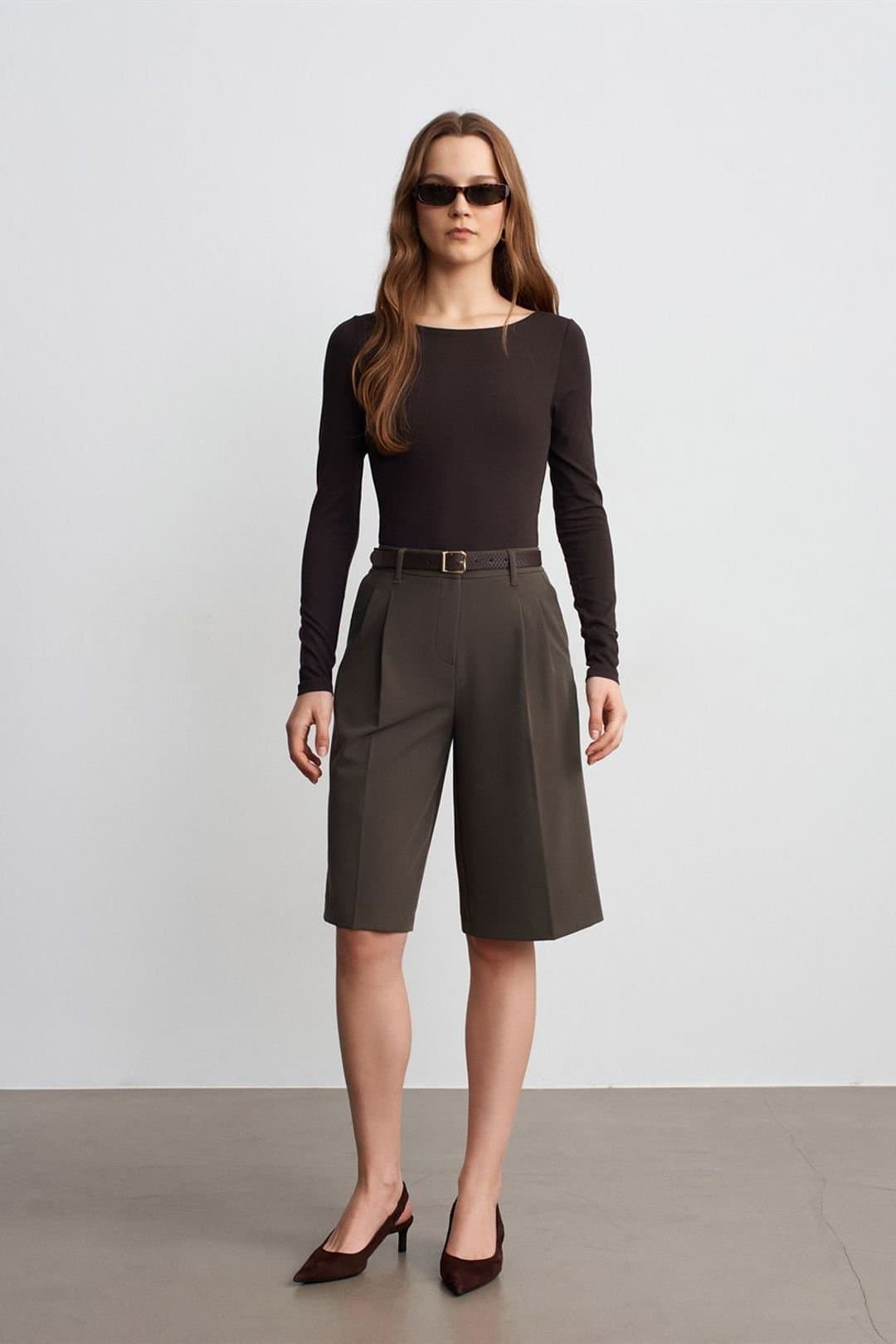 Dilvin Dilvin Women's High-waist Belted Woven Tailored Shorts in Olive