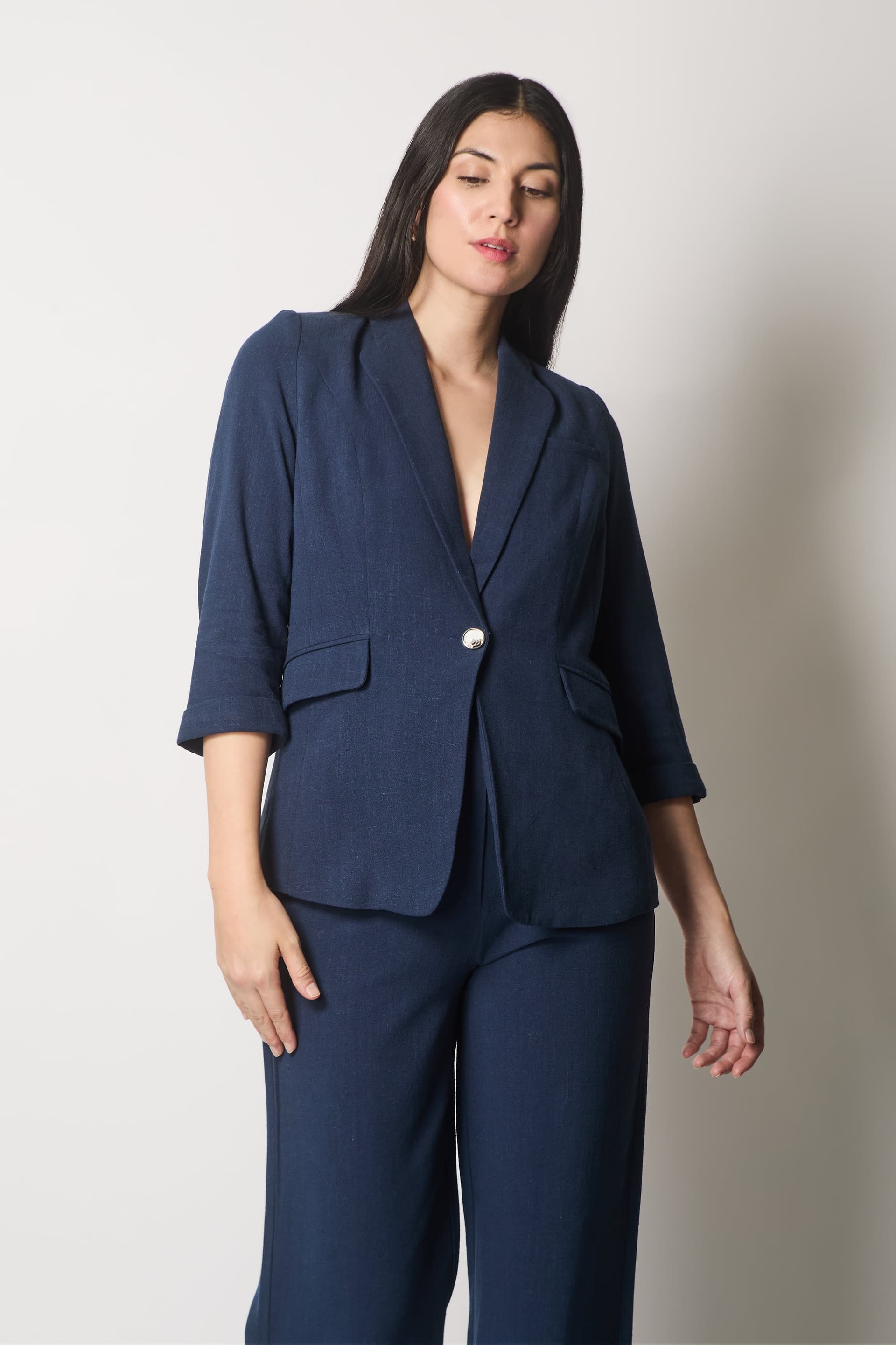 SOLO SOLO Women's Tailored Linen Jacket in Navy