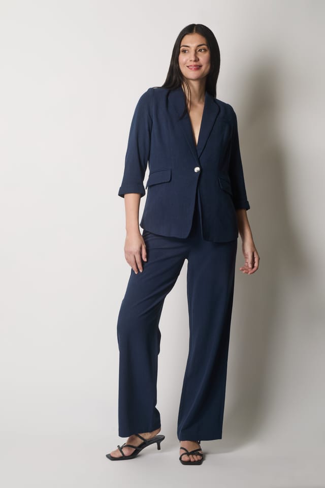 SOLO SOLO Women's Tailored Linen Jacket in Navy - 2