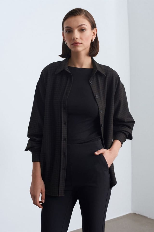 Dilvin Dilvin Women's Oversized Long-sleeve Micro-pattern Shirt in Dark Grey - 2