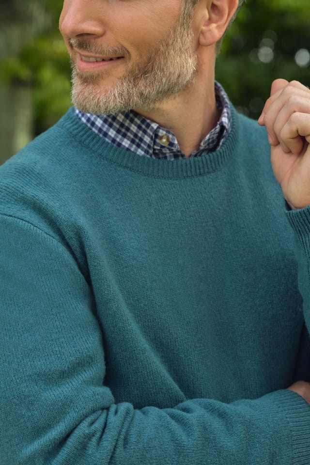 WoolOvers WoolOvers Men's Lambswool Classic Crew Jumper in Teal - 2
