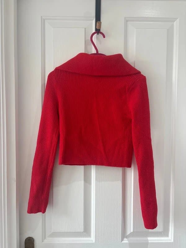 Bershka Women’s red cropped jumper