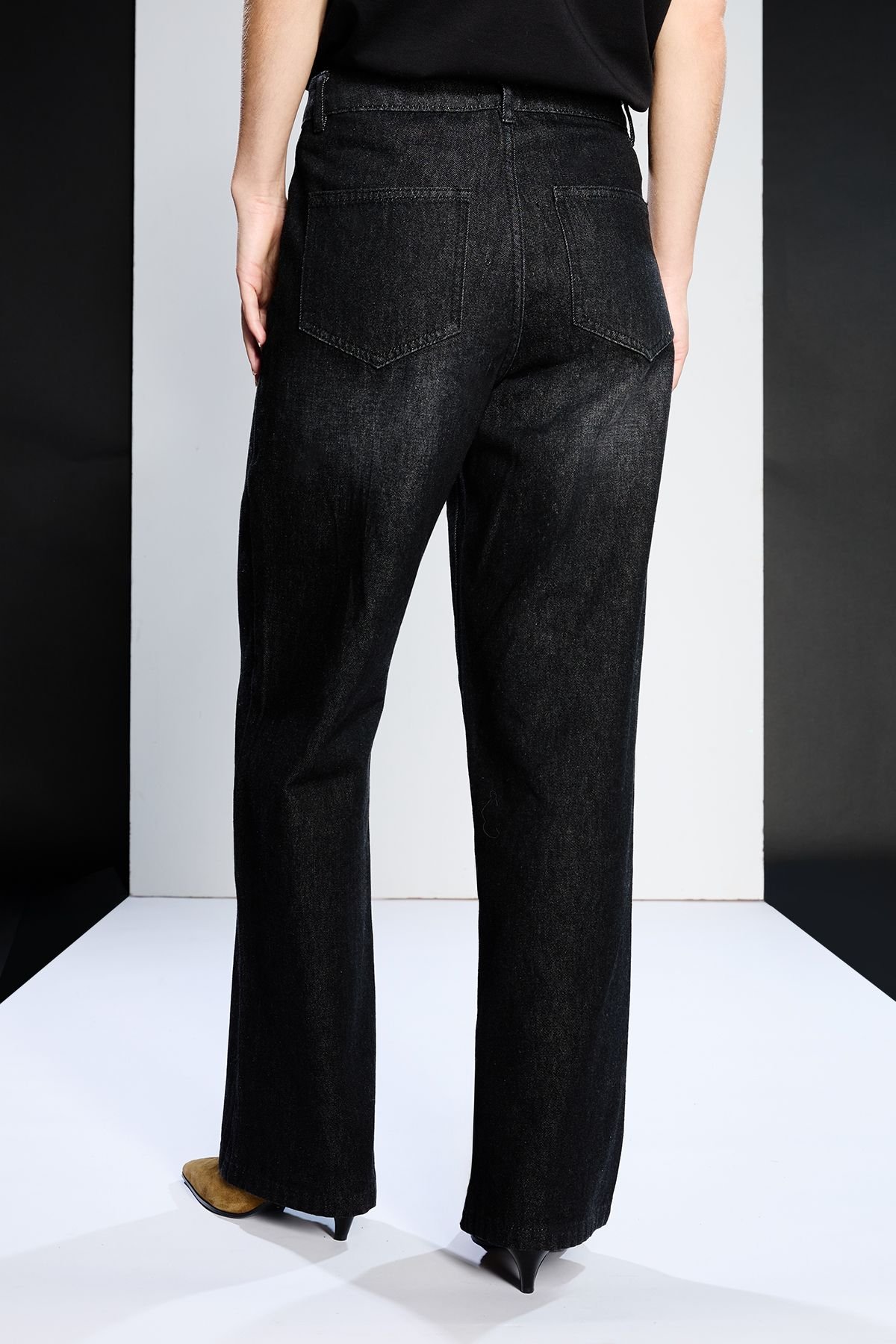 RUNWAY 1.8.1.8 RUNWAY 1.8.1.8 Women's Mid Wash Denim Jean in Black - 3