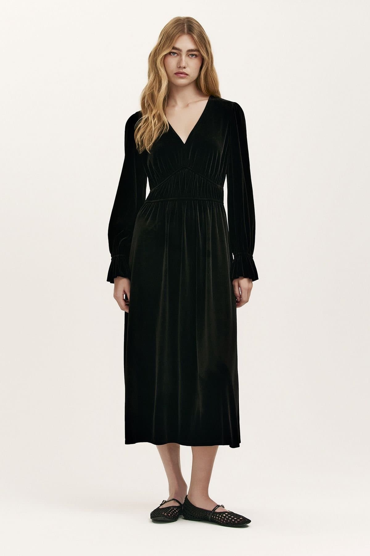 Finery London Finery London Black Velvet V-Neck Midi Dress