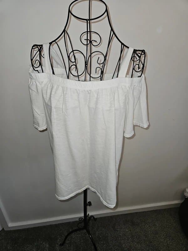 Velvet Velvet by Graham & Spencer White Off Shoulder Cotton Top Size S