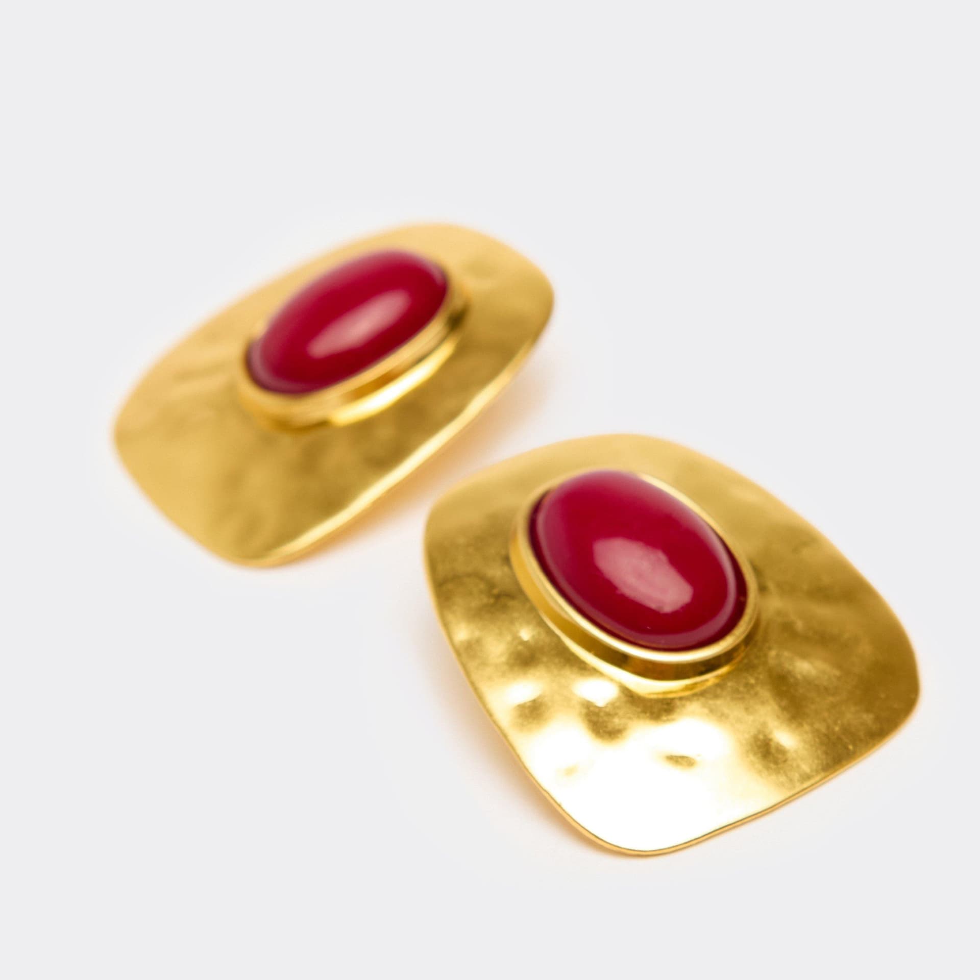 EGO EGO Gold Hammered Stud Earring With Red Stone Detail
