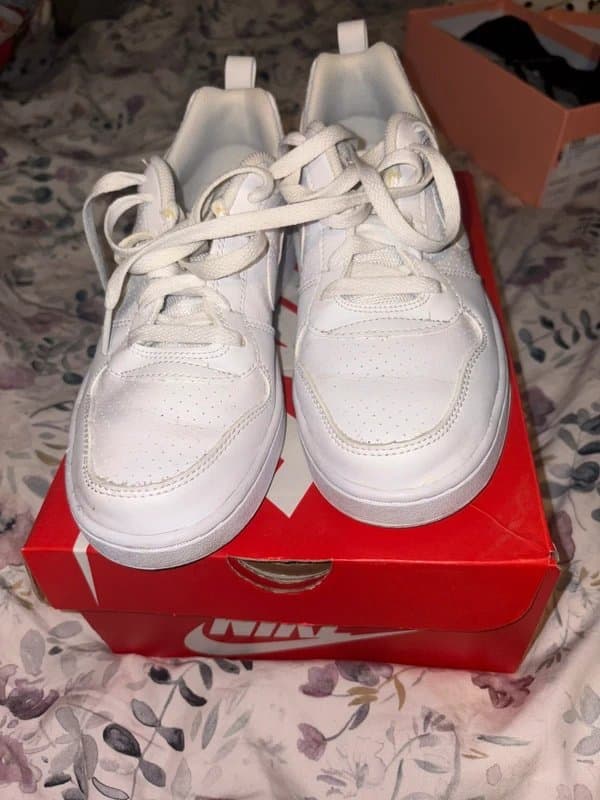 Nike Womens Nike Court white trainers size 6
