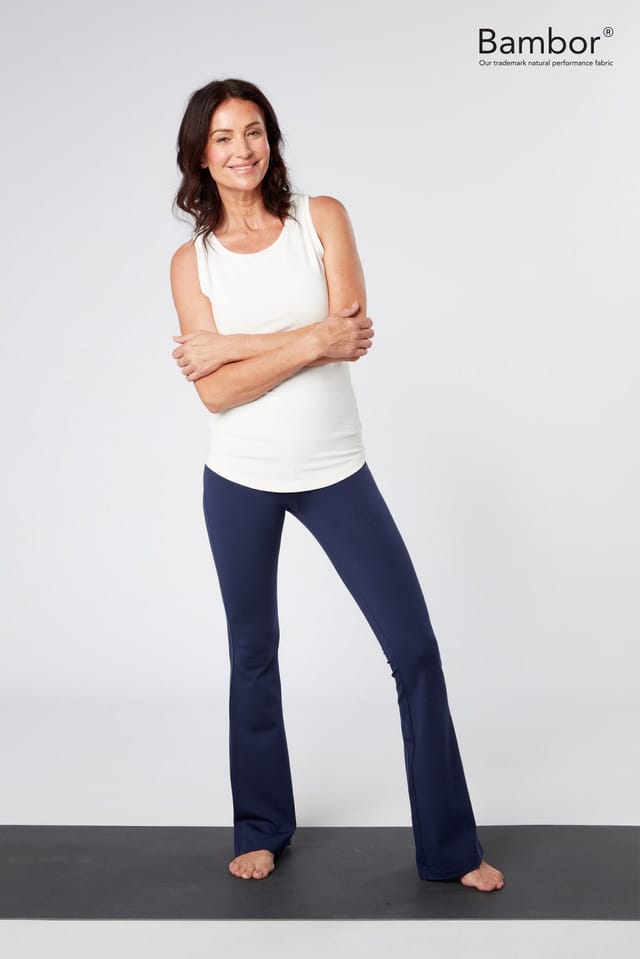 Asquith London Asquith London Women's Crossed Waist Flare Pants in Navy - 3
