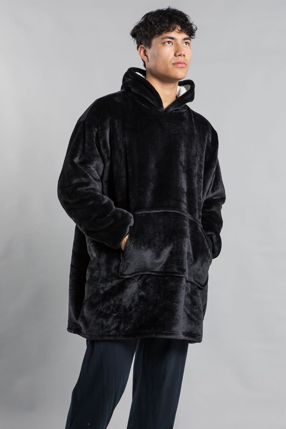 Tokyo Laundry Tokyo Laundry Men's Hooded Blanket with Kangaroo Pocket in Black