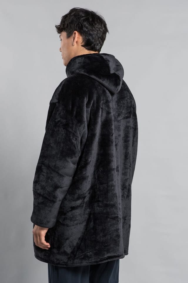 Tokyo Laundry Tokyo Laundry Men's Hooded Blanket with Kangaroo Pocket in Black - 2