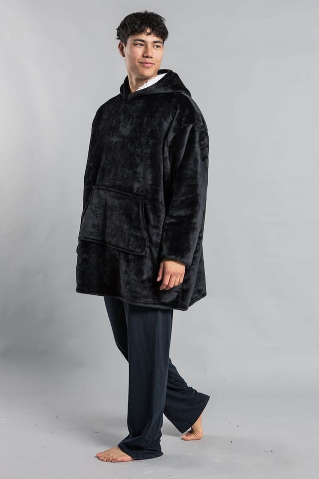 Tokyo Laundry Tokyo Laundry Men's Hooded Blanket with Kangaroo Pocket in Black - 3