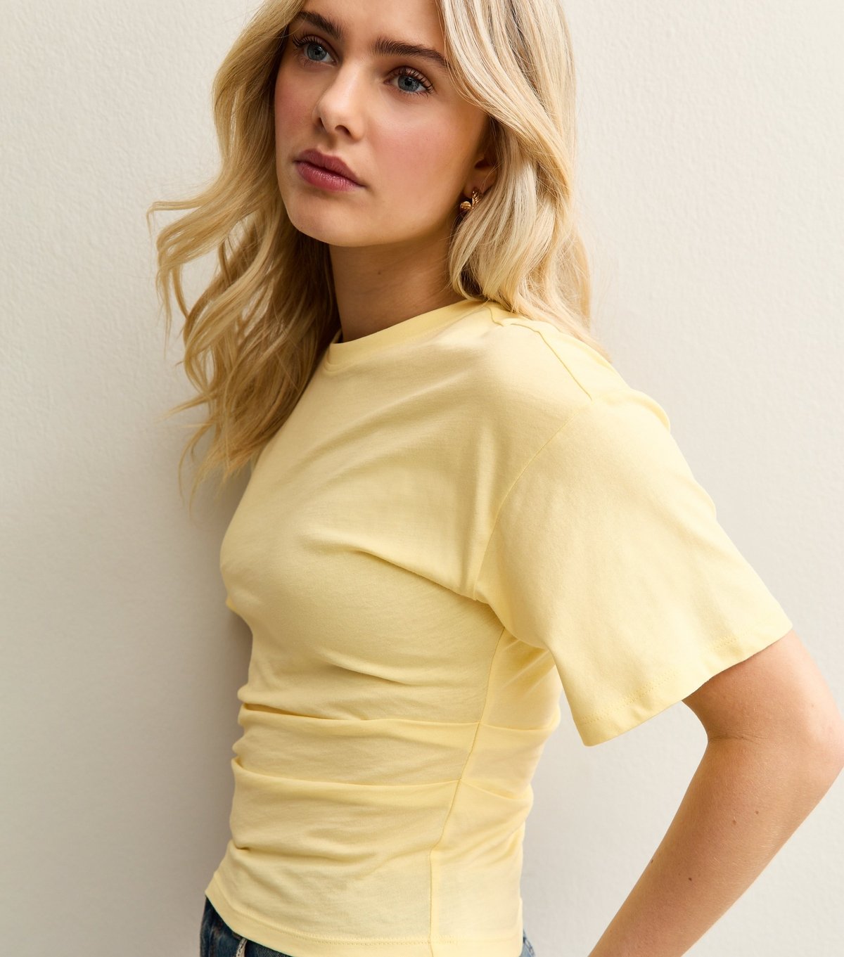 New Look Women's Light Yellow Ruched Waist Crew Neck T-Shirt New Look - 2