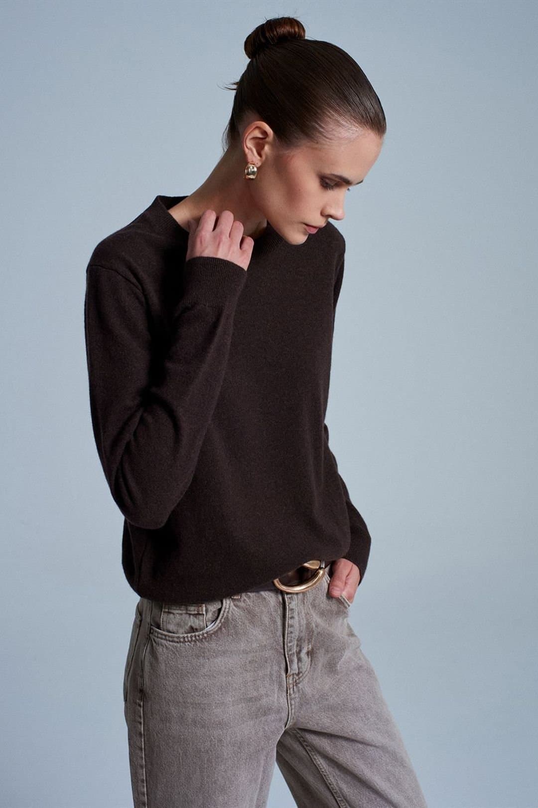 Dilvin Dilvin Women's Cashmere Ribbed Crew Neck Sweater in Chocolate