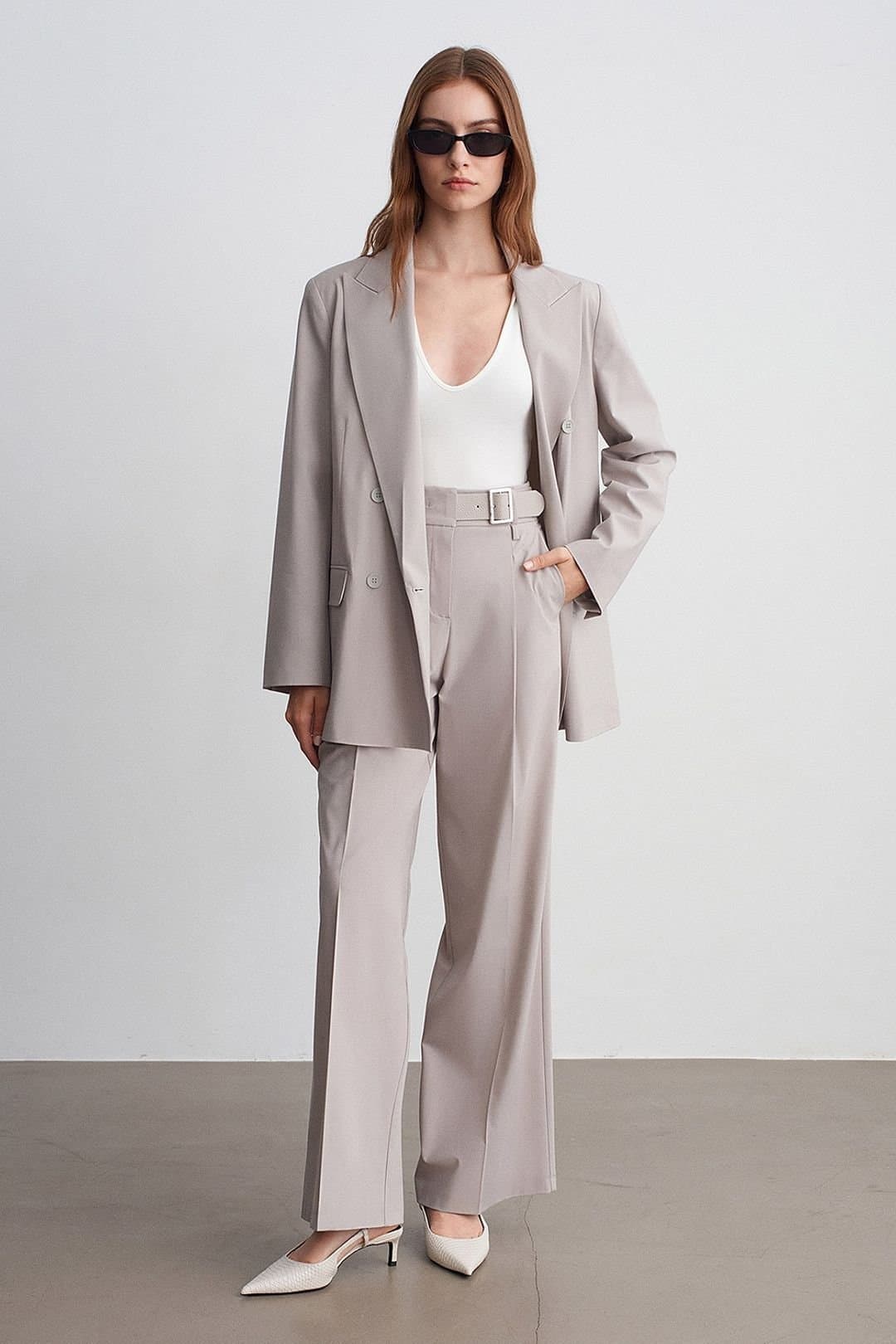 Dilvin Dilvin Women's Belted Wide-Leg Woven Trousers in Stone
